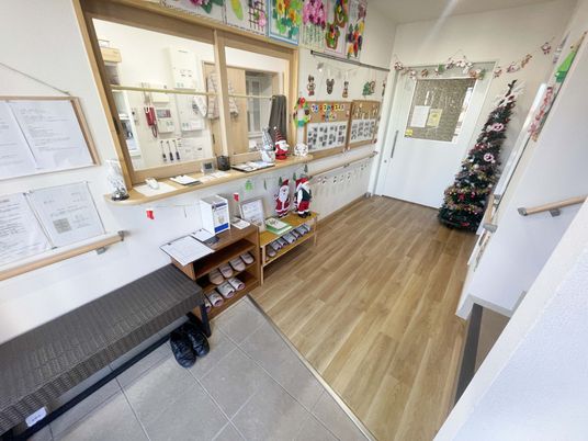 飾り付けられた廊下