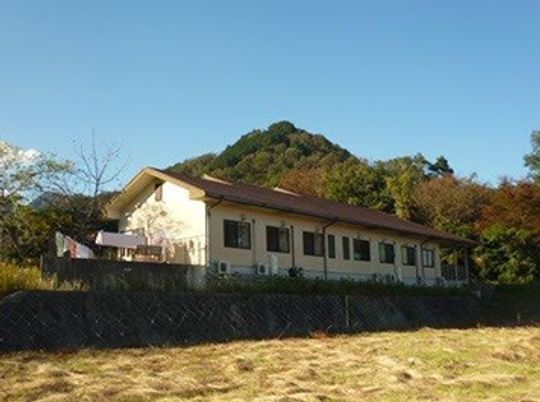 自然に囲まれた建物