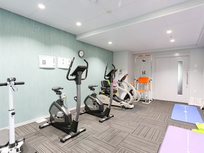 運動設備の整った部屋