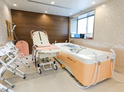 機能訓練用具と浴槽