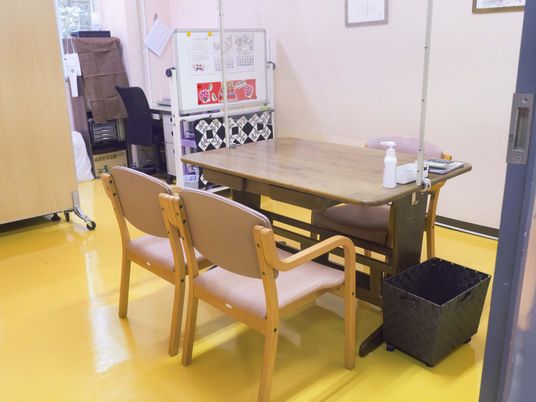 日当たりの良いテーブル