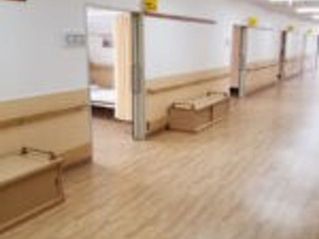 明るい廊下 廊下 長い廊下には明るい照明が設置されており、各部屋もすぐにアクセスできます。
