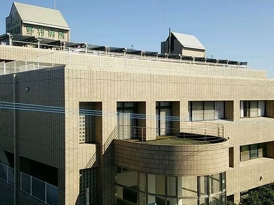 病院併設の建物外観  
