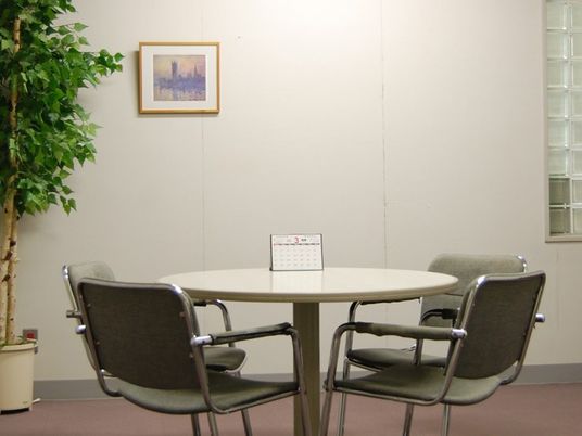 4人用の小さな談話室  