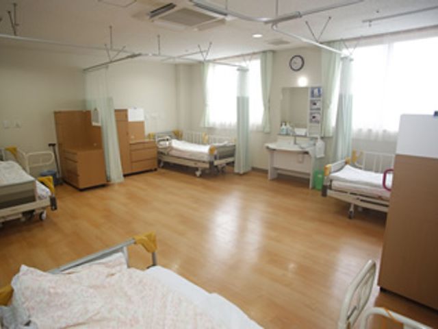 広々とした居室 居室 広々とした居室は自然光がしっかり入ります。快適な環境で働きやすい空間です。