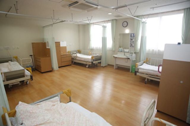 広々とした居室 居室 広々とした居室は自然光がしっかり入ります。快適な環境で働きやすい空間です。