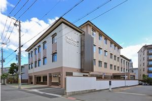 広々とした外観