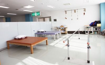 自然光が入る訓練室