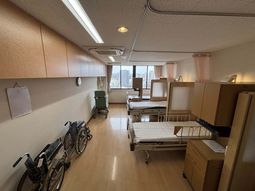 大きな窓のある居室