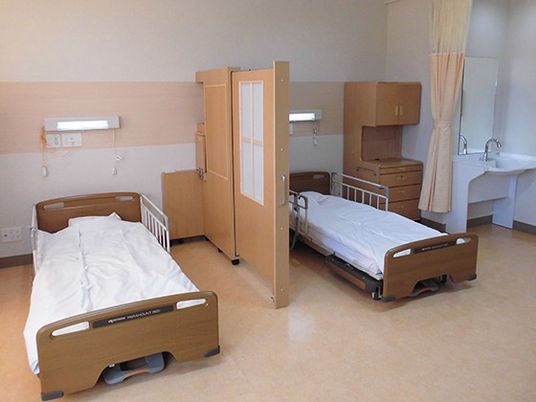 二床の居室  