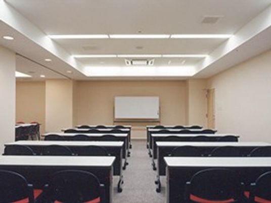 会議室のような多目的室  