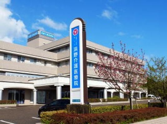病院風の外観  