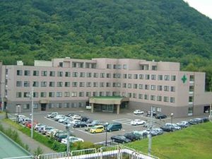 建物外観と駐車場の外観  