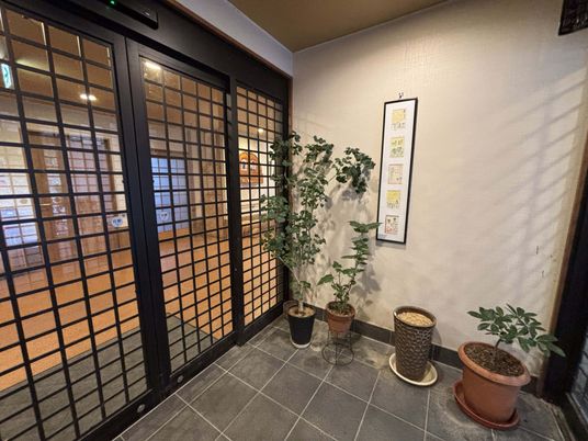 植物のある入口