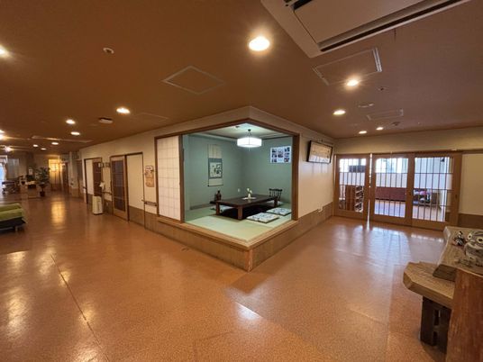 落ち着いた和室の廊下