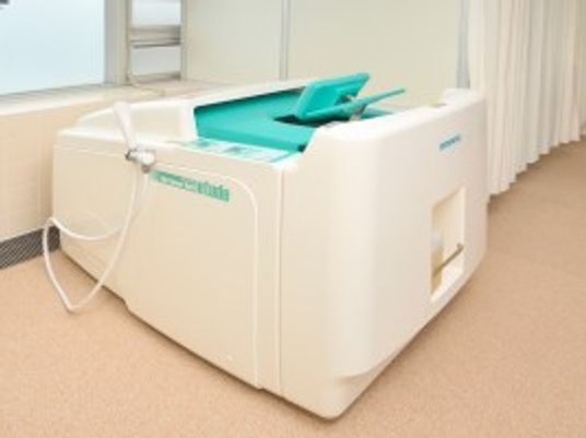 入浴機器のある浴室  