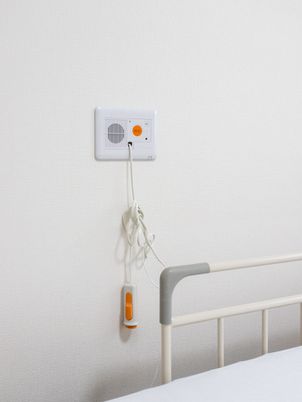 呼び出し装置が付いた居室