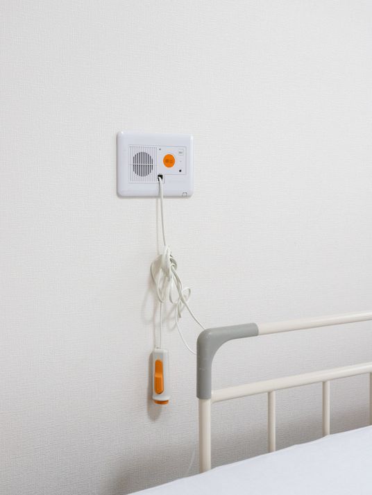 呼び出し装置が付いた居室