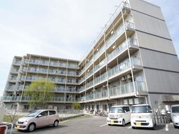 広々とした居宅の外観