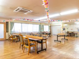 ゆとりのある広々とした食堂