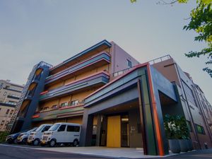 カラフルな外観の建物外観  