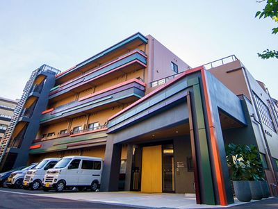カラフルな建物の外観
