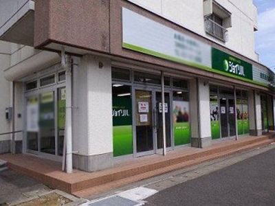 緑の外壁の看板