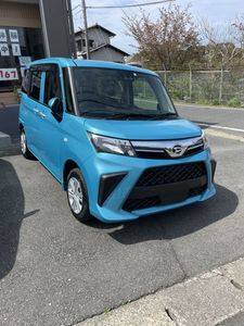 青い車