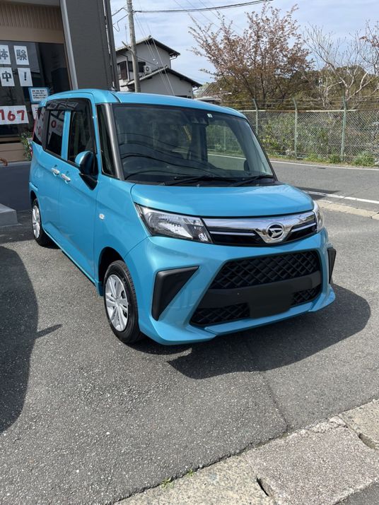 青い車
