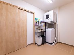 洗濯機と物置の部屋