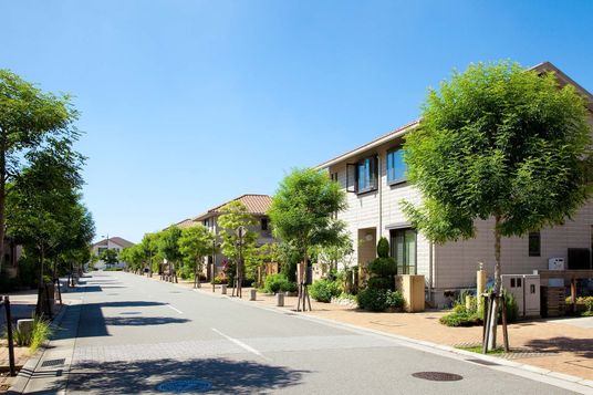緑豊かな住宅街の外観  
