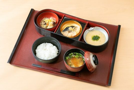 和食膳の配膳