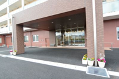 施設のエントランス