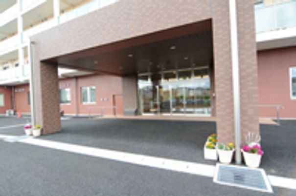 施設のエントランス
