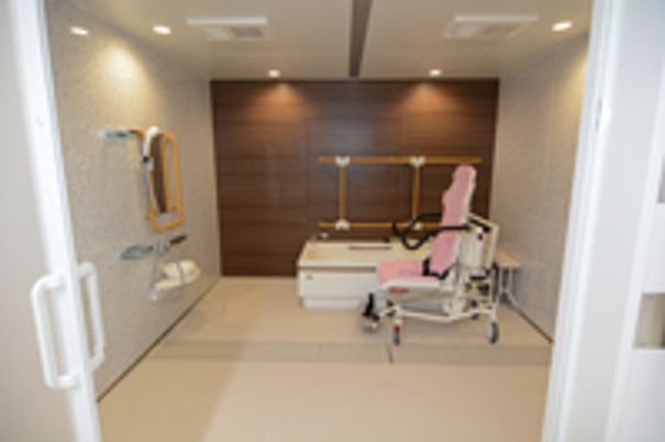 手すり付きの浴室