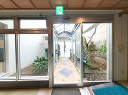 光あふれる廊下