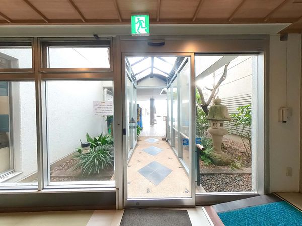 光あふれる廊下