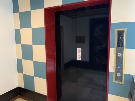 エレベーター付近