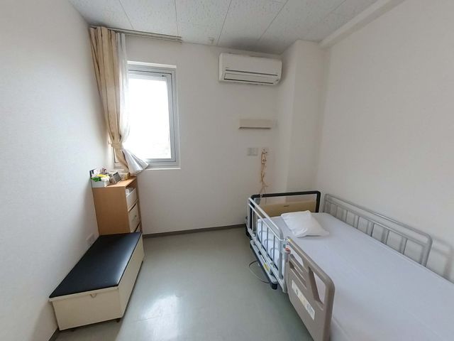 広々とした居室 居室 快適に過ごせる広々としたシンプルな空間です。自然光が入り、静かな環境でリラックスできます。