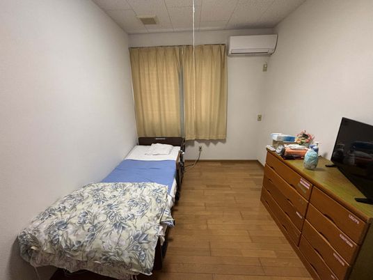 明るい個室の居室