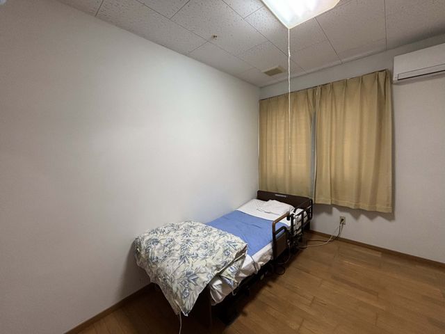 シンプルな居室 居室 落ち着いた雰囲気の居室は、プライベートな時間を大切にできる空間です。