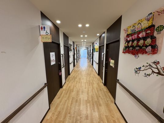 案内表示のある廊下