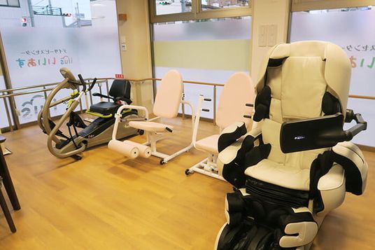 運動器具が並ぶ部屋