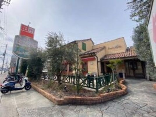外観の建物と看板  