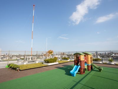 屋上遊具のある庭