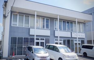 二階建ての建物外観