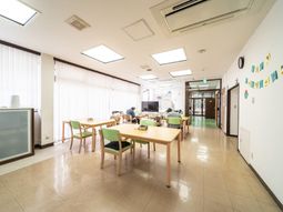 明るいダイニング空間