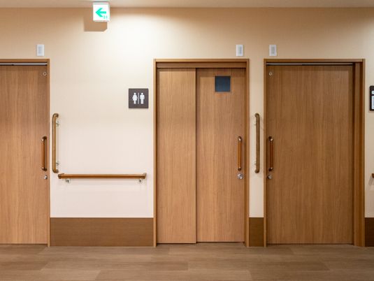 手すり付きの廊下