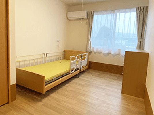 清潔な明るい居室