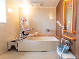 バリアフリーの浴室設備